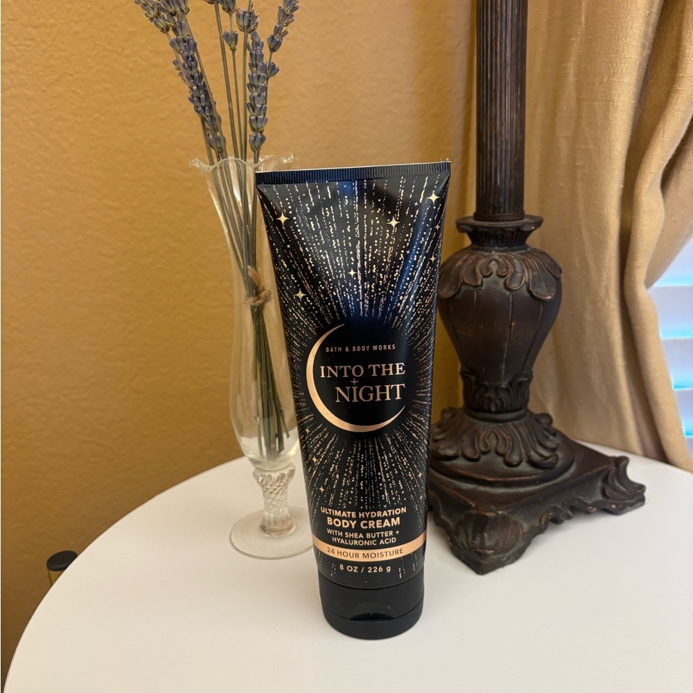 Bath and Body Works Into The Night Ultimate Hydration Body Cream 8 oz